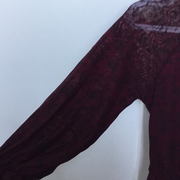 Lace dress - Picture 2 of 5